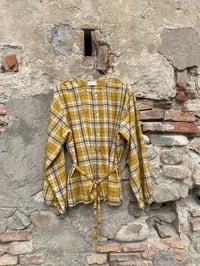 Camicia gialla scozzese con laccetto