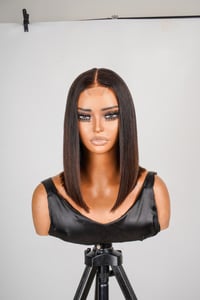 Image 2 of Beauté Sleek