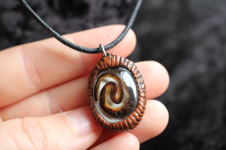 dead good worm necklace Image 5