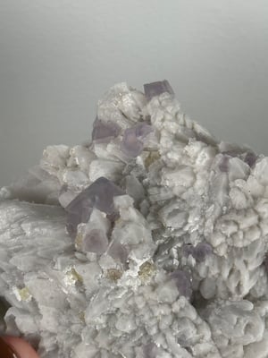 OCTAHEDRAL PURPLE FLUORITE ON CANDLE QURTZ -CHINA- F