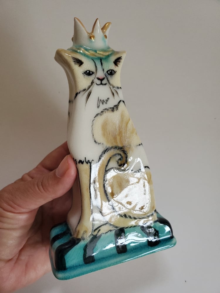 Ginger moggy bud vase Image 3