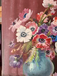 Image 3 of Bouquet d'anémones dans un vase