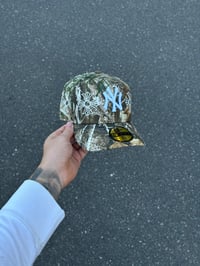 REAL TREE CAMO NY YANKEES  CUSTOM FITTED CAP