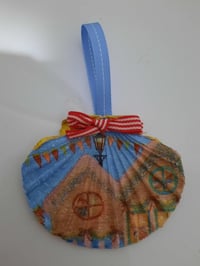 Image 3 of Découpage Shell Decorations 
