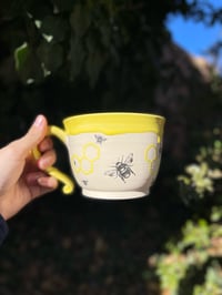 Image 1 of Bee Mug 03