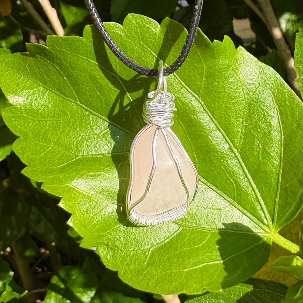 Image of rose quartz pendant c