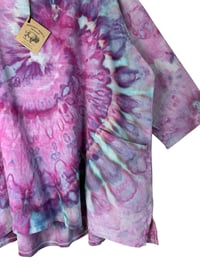 Image 5 of 1XL Cotton Woven Forager Top in Raspberry Spiral Ice Dye