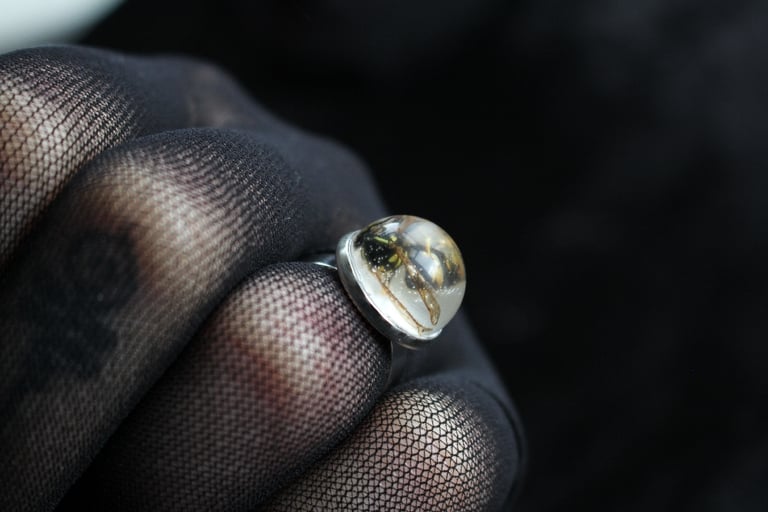 Dead Good naturally deceased wasp ring Image 10