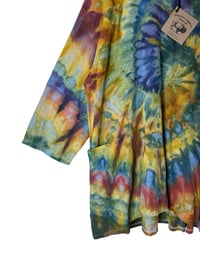 Image 5 of M 100% Cotton Forager Top in Bold Spiral Ice Dye
