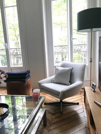 Image 7 of Fauteuil coquille pivotante velours côtelé crème