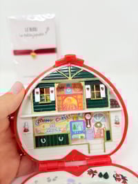 Image 7 of Ensemble bracelet et Polly Pocket coeur de Noël rouge 2 persos