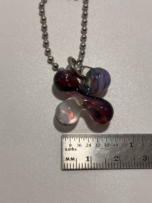 Image of scrap clover with single opal