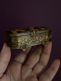 Image 1 of Incroyable petit coffret Napoléon III, laiton, argent et écaille de tortue, XIXÈME siècle 