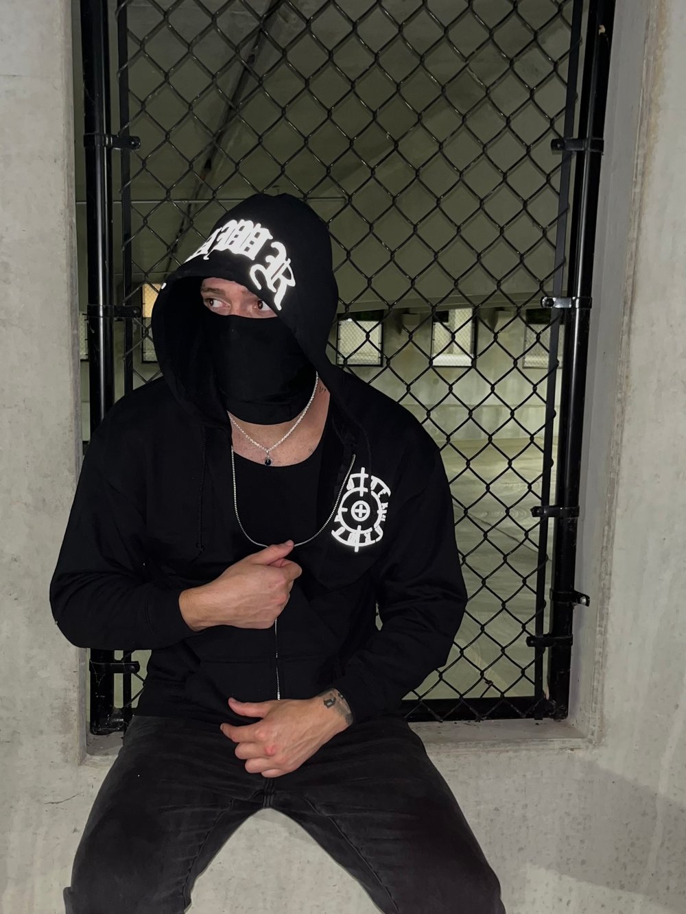 Image of BLACK WWR ZIP UP HOODIE 