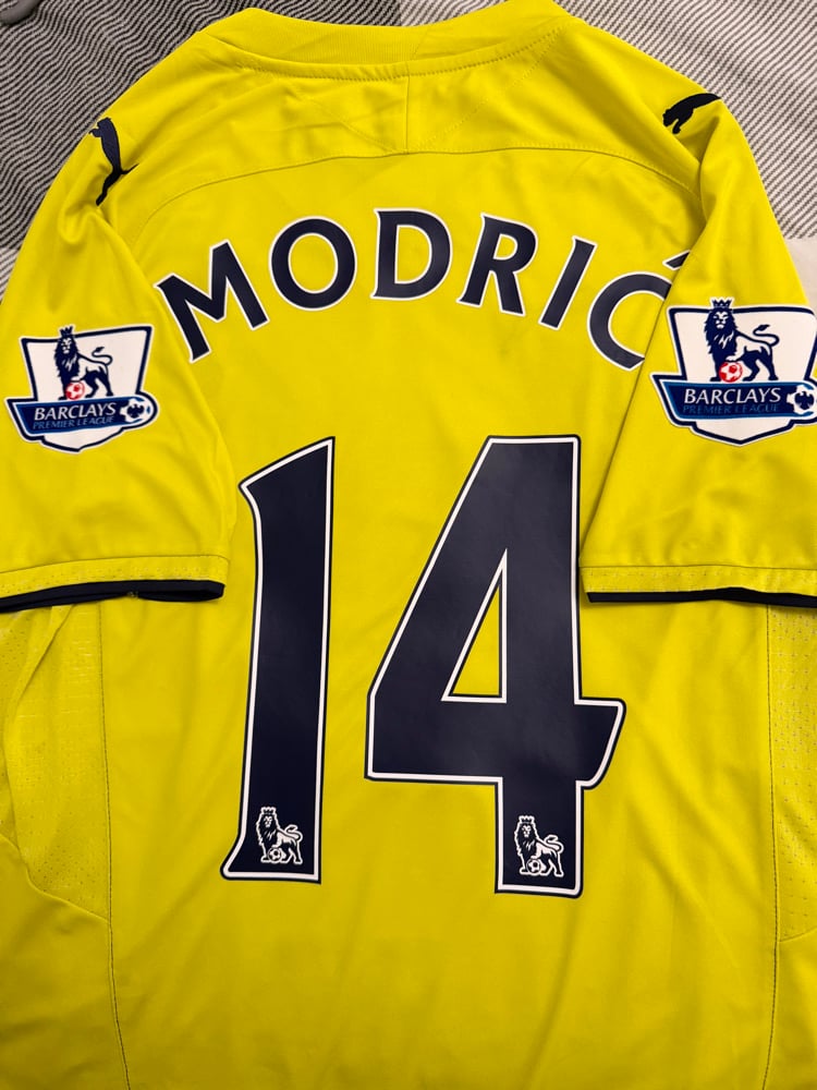 Image of Tottenham Hotspur “MODRIĆ 14” 2009/10 Third Shirt + PL patches  (L)