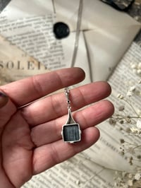 Image 2 of Pendentif en hématite, marcassites et argent massif, époque Art Déco (1910)