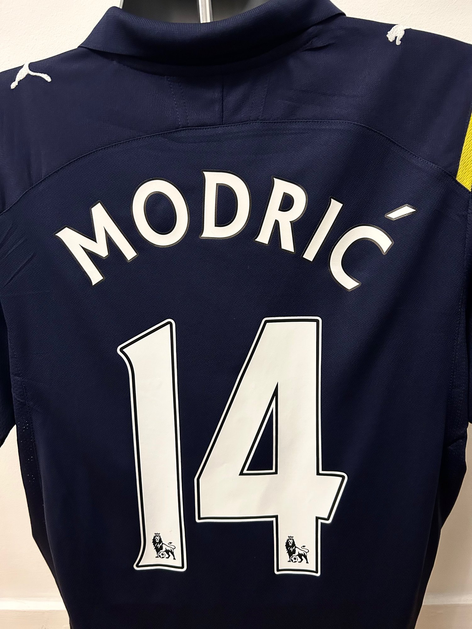 Image of Tottenham Hotspur “MODRIĆ 14” 2009/10 Away Shirt + PL patches (L)