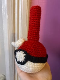 Image 3 of Pokéball bong