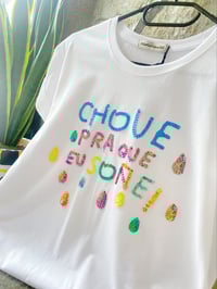 Image 1 of Camiseta bordada a man. Chove pra que eu soñe. NOVONEYRA. Varias tallas.