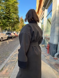 Image 14 of Lang grå/brun uldfrakke (s-xl)
