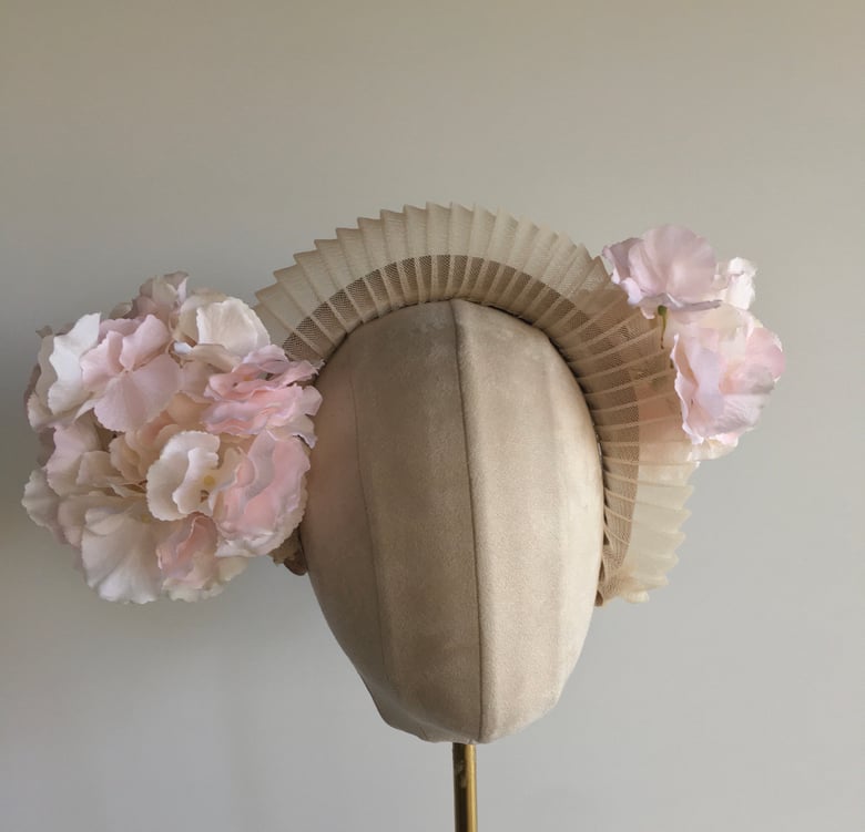 Image of Nude headpiece w soft pink flowers
