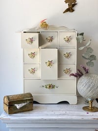 Image 4 of Petit meuble à tiroirs - décor floral