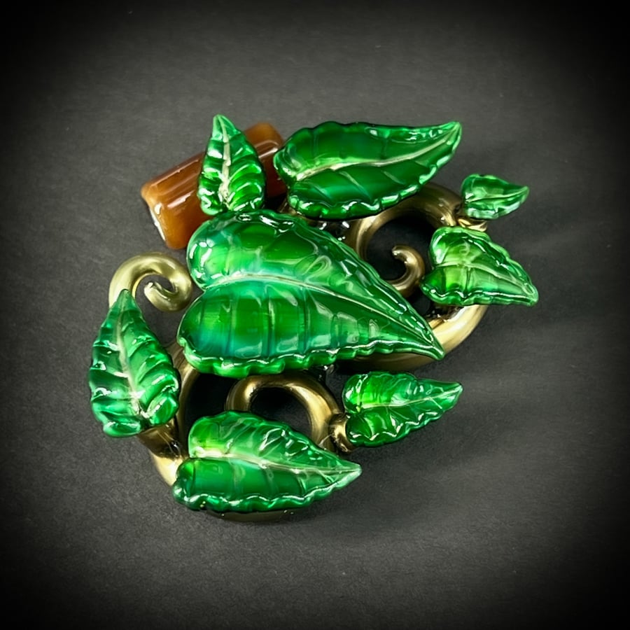 Image of 8 Emerald Leaf Vine Pendant