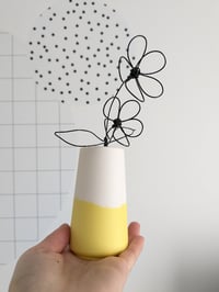 Image 2 of Petit vase fond jaune