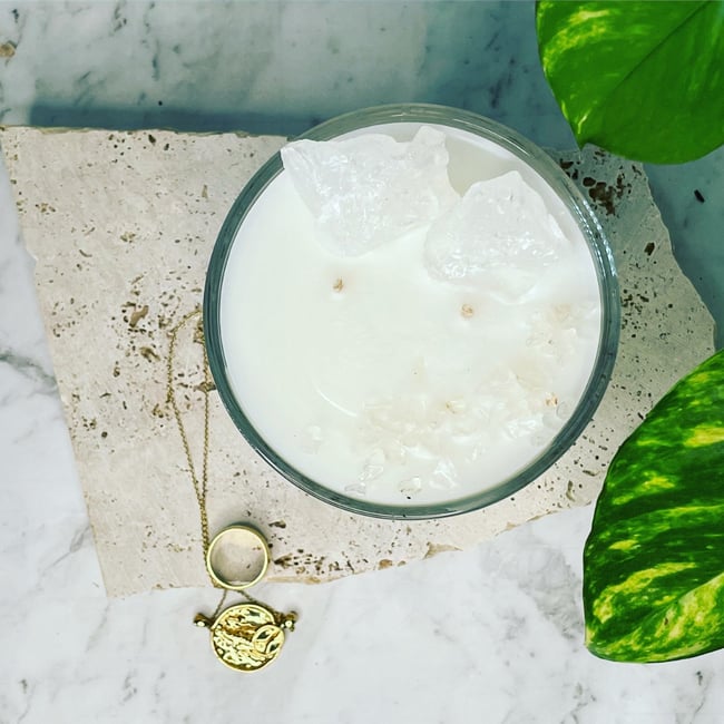 Crystal Infused Candle 450g - CLEAR QUARTZ  **ONLY 10 AVAILABLE**