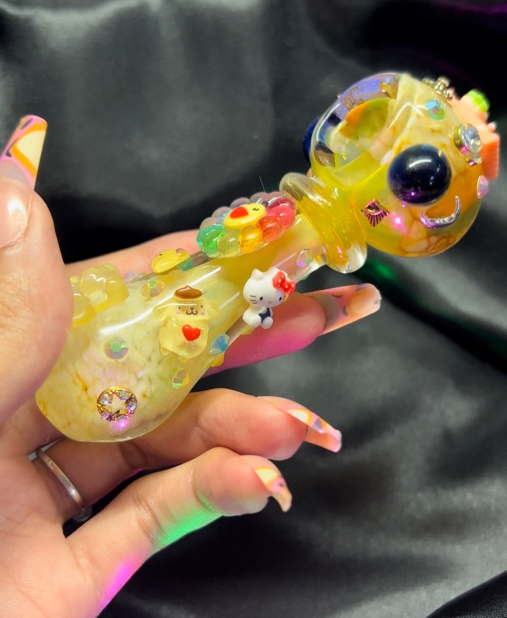 Happy face emoji sanrio pipe 