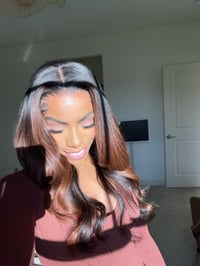 Image 2 of 20 inch YAKI CHOCOLATE BROWN OMBRE 13x6 lace front wig 