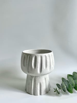 Image of Pedestal planter 2