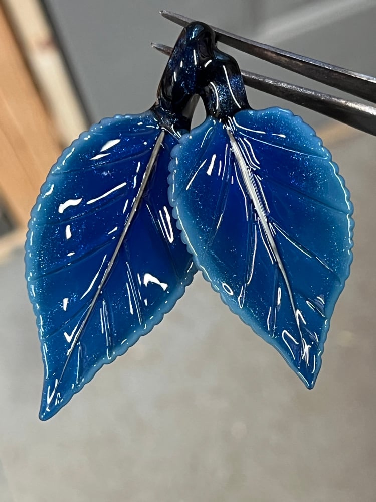Image of Blue Sparkle Double Leaf Pendant