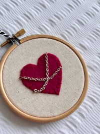 Image 2 of 3” chain heart embroidery hoop