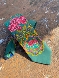 Image 1 of GRAVATA VERDE. Feita a man. 