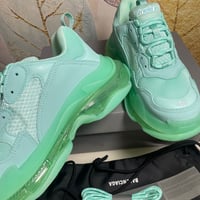 Image 3 of UNISEX TIFF BAL RUNNERS