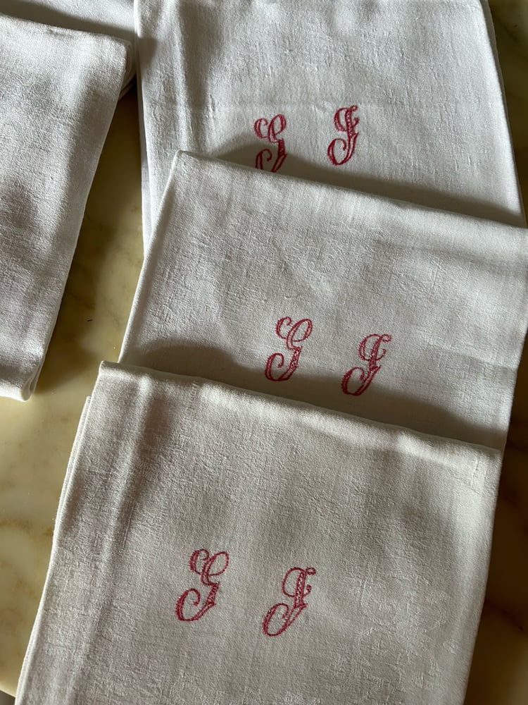 Image of Serviettes de table anciennes avec monogramme