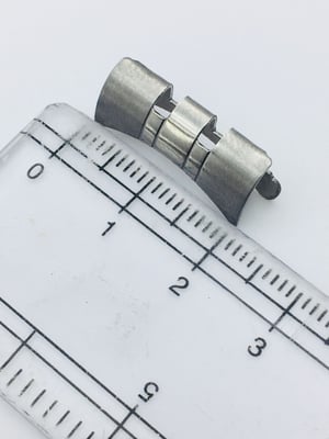 Image of STAINLESS STEEL GENTS WATCH STRAP,TUDOR,20mm,CURVE LUGS,NEW.(TU-12)