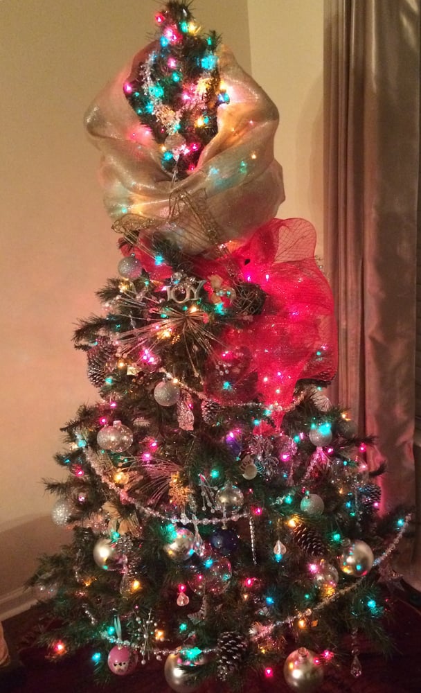 Image of Holiday Decorating - Per hr