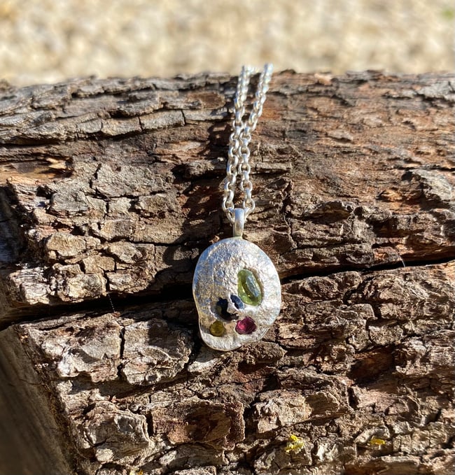 Embedded pendant oval