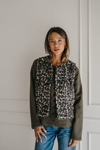 Image 10 of Gilet sans manches LEONY 