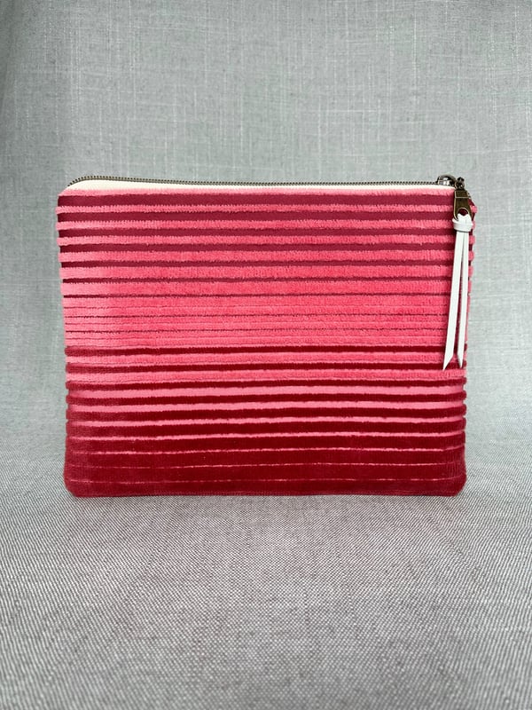 Image of Ruby Striation Clutch