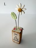 Thimbleville -’Single flower block' Wooden block with Daisy/flower