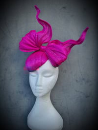 Image 2 of 'Bowie' in Hot Pink