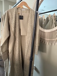 Image 5 of the Stone Linen Abaya (quad M preorder)