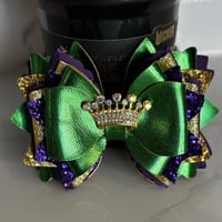 Image 2 of Mardi Gras Crown Tumbler Straw Bow – Green, Purple & Gold
