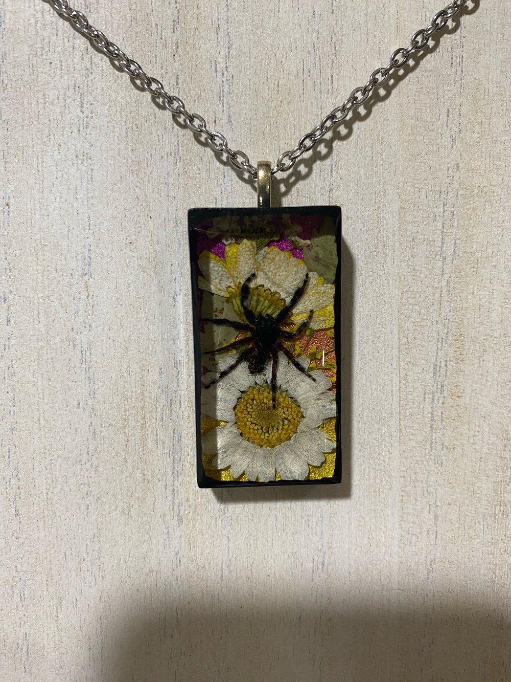 Daisy Jumping Spider Pendant 