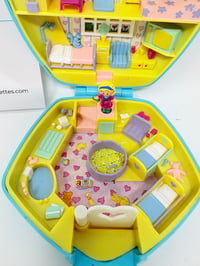 Image 8 of Ensemble bracelet et Polly Pocket boite crèche bleue