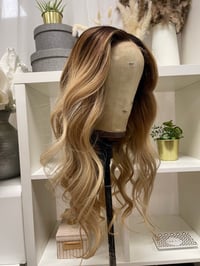 Image 9 of Blondie 20'  closure 5x5