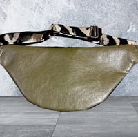 Image 3 of Large purple waterproof bumbag with olive zip